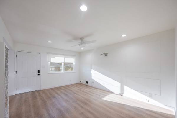 2BR/1BA Apartment · Oakland photo 5