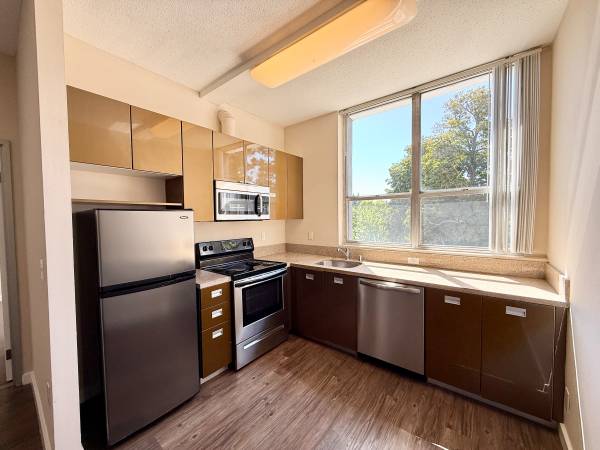 Apartments on Carlos Bee · Hayward photo 2