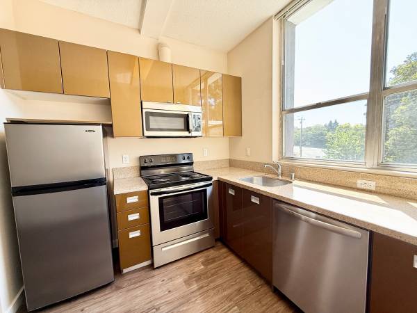 Apartments on Carlos Bee · Hayward photo 3