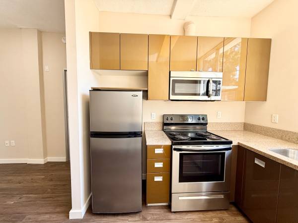 Apartments on Carlos Bee · Hayward photo 4