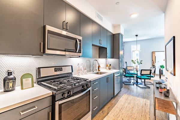 Apartments on Webster St · Oakland photo 2