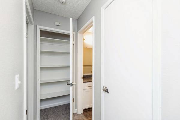 2BR/2BA Apartment · Fairfield photo 5
