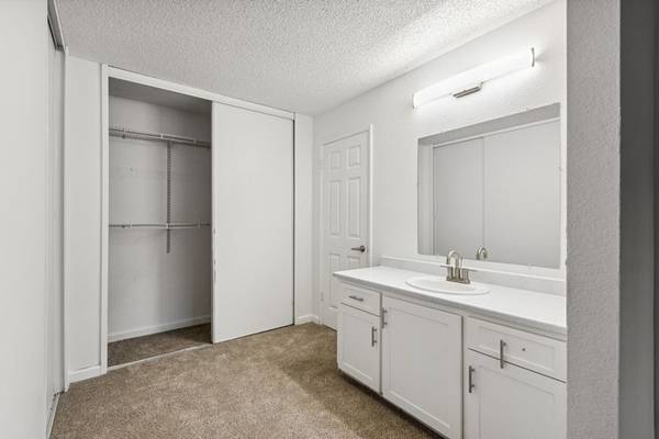 2BR/2BA Apartment · Fairfield photo 2