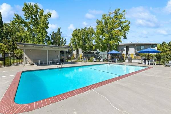 2BR/1BA Apartment · Fairfield photo 2