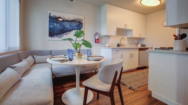 2BR/1BA Apartment · Fairfield photo 3
