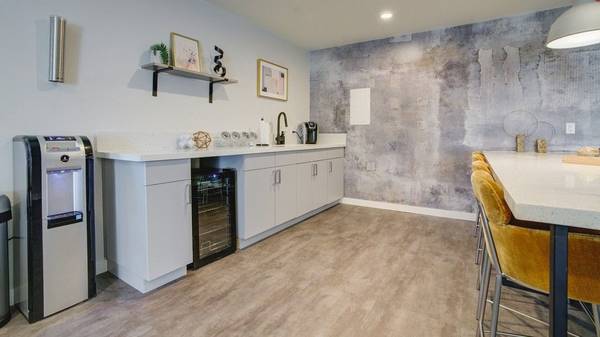 2BR/1BA Apartment · Fairfield photo 4