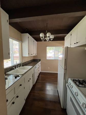 2BR/2BA Single Family House on Berry · Santa Cruz photo 2