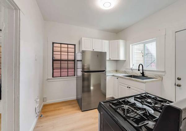 1BR/1BA Apartment · Oakland photo 5