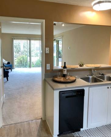 2BR/1BA Apartment on E Cliff Dr · Santa Cruz photo 3