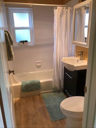 2BR/1BA Apartment on E Cliff Dr · Santa Cruz photo 4
