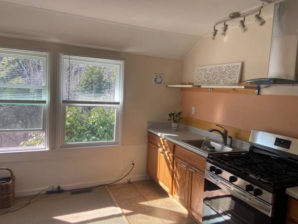 1BR/1BA Duplex · Forest Knolls photo 3