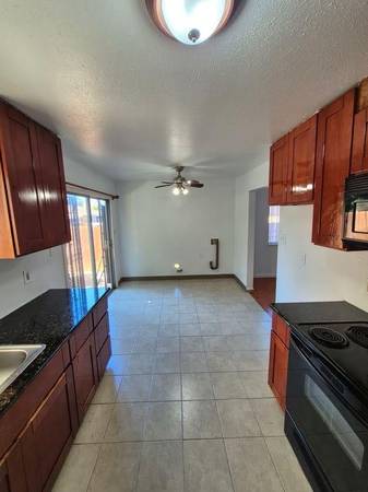 3BR/1BA Apartment · Oakland photo 5