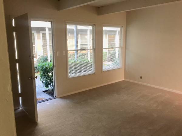 Apartments on Telegraph Ave · Oakland photo 4