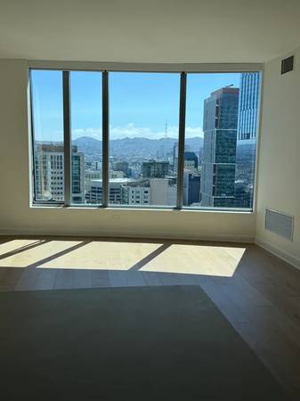 1BR/1BA Condo on Main Street · San Francisco photo 4