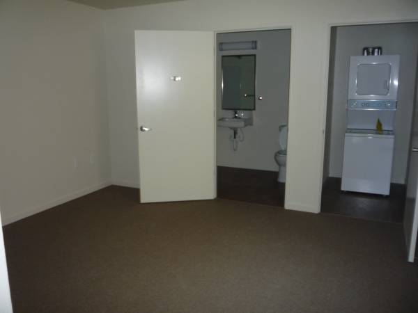 1BR/1BA Townhouse on E 9th Street · Pittsburg photo 4