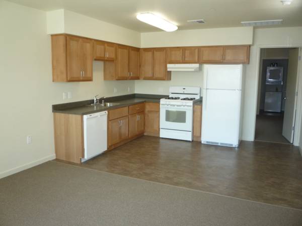 1BR/1BA Townhouse on E 9th Street · Pittsburg photo 3