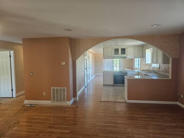3BR/2BA Single Family House on Fairway Dr · Clearlake Park photo 5
