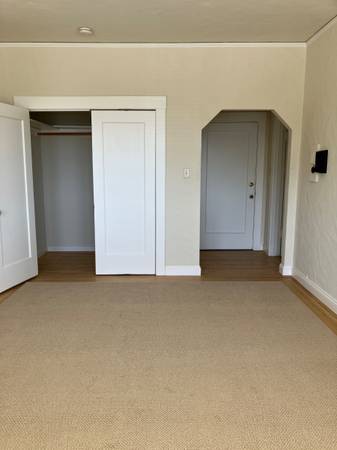 0BR/1BA Apartment · Oakland photo 2