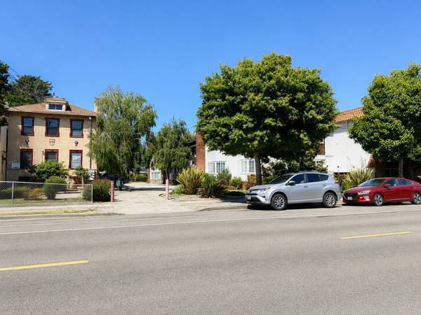 1BR/1BA Apartment · Oakland photo 2