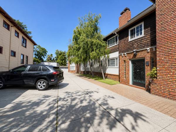 1BR/1BA Apartment · Oakland photo 3