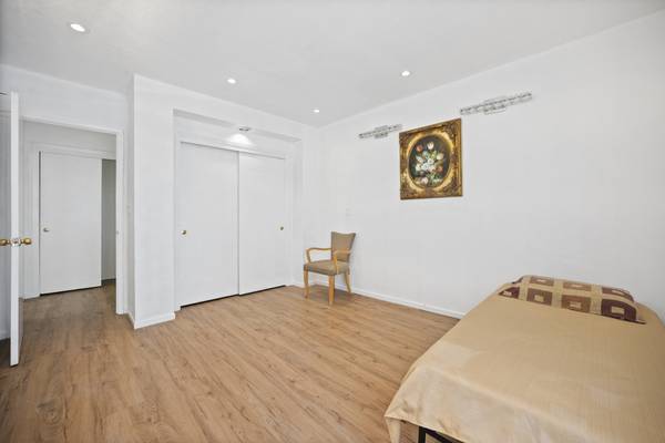 2BR/1BA Apartment · Oakland photo 2