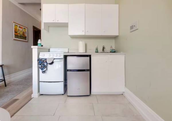 1BR/1BA Apartment · Oakland photo 2