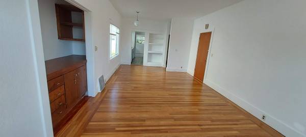 Open House: Sunday (7/6) 3:15pm-3:45pm. Bright, Contemporary, Third Floor 2br/2ba In Oakland's Adams Point Neighborhood, Hardwood Floors, Pets Considered (400 Orange Street #301) photo 3