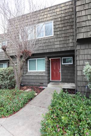 3BR/3BA Townhouse on W. College Ave. · Santa Rosa