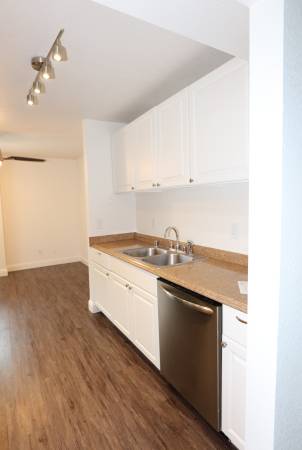 3BR/3BA Townhouse on W. College Ave. · Santa Rosa photo 2