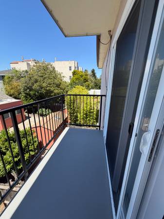 2BR/1BA Apartment on 9th Ave · Oakland photo 2