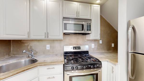 1BR/1BA Apartment on Pacific Ave - Salmon-5 · San Francisco photo 2