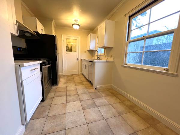 2BR/1BA Condo on Soquel Ave - Unit 1 · Santa Cruz photo 2