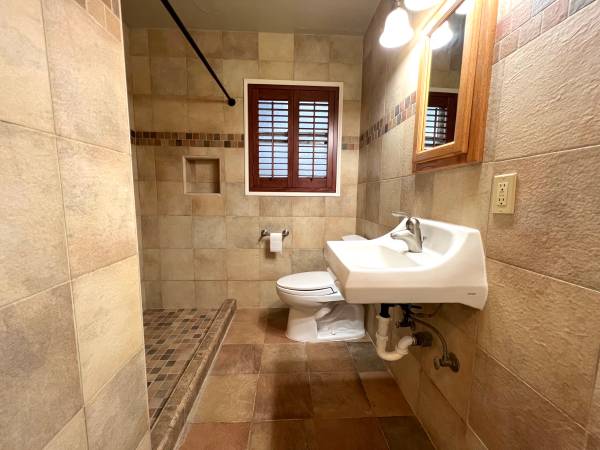 2BR/1BA Condo on Soquel Ave - Unit 1 · Santa Cruz photo 3