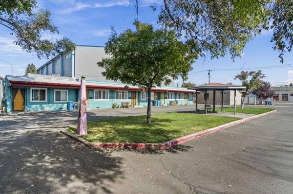 1BR/1BA Apartment · Santa Rosa photo 5