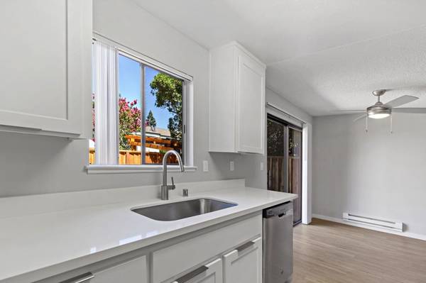 1BR/1BA Townhouse on South Bascom Avenue · Campbell photo 4