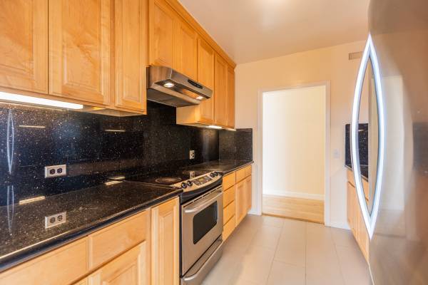 2BR/2BA Condo · San Francisco photo 4