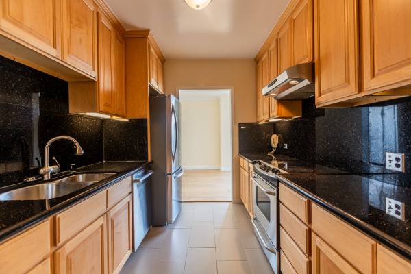 2BR/2BA Condo · San Francisco photo 5