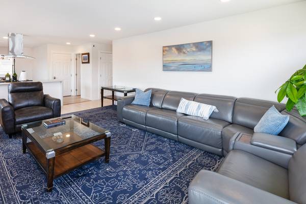 3BR/2BA Single Family House on Valverde Dr · South San Francisco photo 4