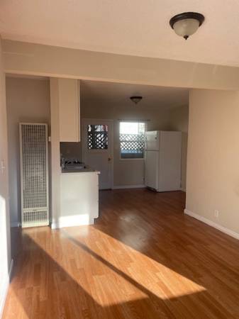 2BR/1BA Single Family House · Oakland photo 3