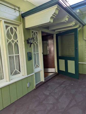 3BR/2BA Apartment on Lee Street · Oakland photo 2