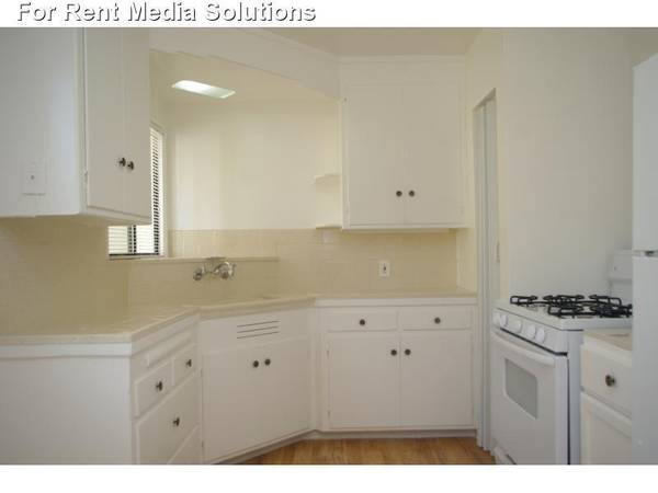 2BR/1BA Townhouse · San Leandro photo 4