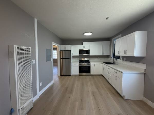 2BR/1BA Duplex on 1st Ave · San Bruno photo 3