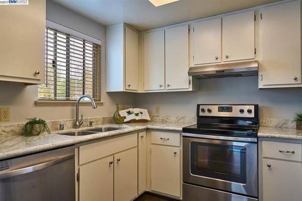 1BR/1BA Condo on Chateau Way · Pleasanton photo 3