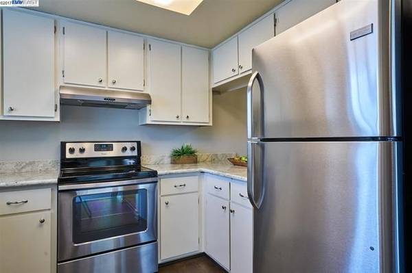 1BR/1BA Condo on Chateau Way · Pleasanton photo 4