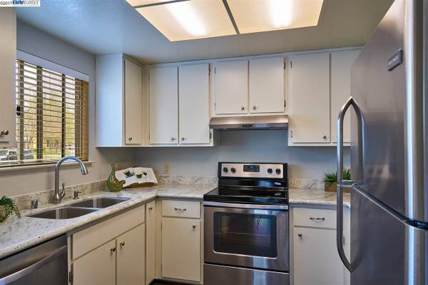 1BR/1BA Condo on Chateau Way · Pleasanton photo 2