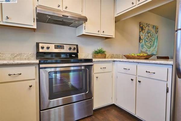 1BR/1BA Condo on Chateau Way · Pleasanton photo 5