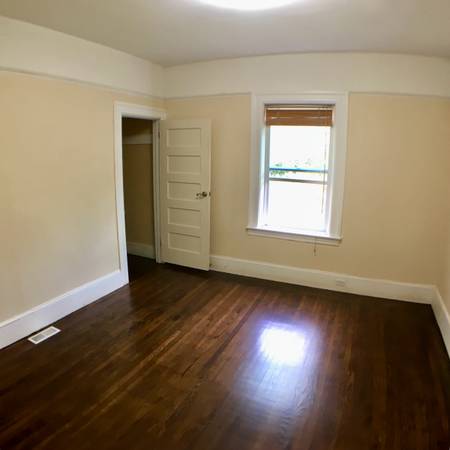 2BR/1BA Duplex · Oakland photo 4