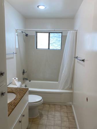 1BR/1BA Apartment · Oakland photo 2