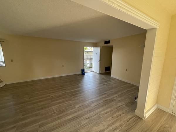 End Unit In Quiet Campbell Location! photo 3
