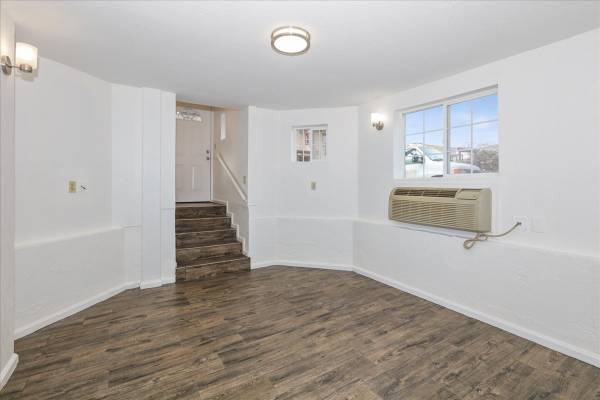 3BR/1BA Flat on 20th St Unit F · Oakland photo 5